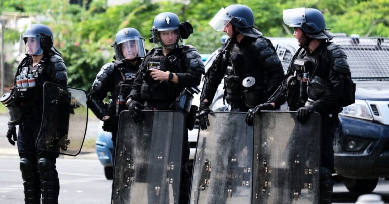 Los disturbios azotan el territorio francés de Nueva Caledonia en el Pacífico |  noticias de protesta