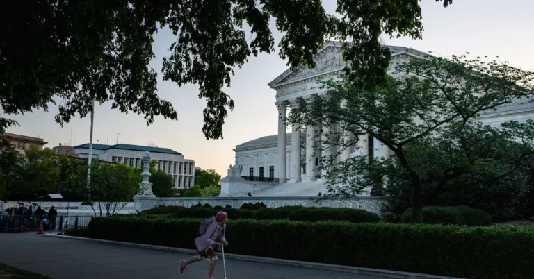 Los esfuerzos de la Casa Blanca para combatir la desinformación enfrentan la prueba de la Corte Suprema