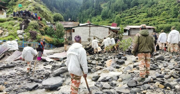 Los esfuerzos de rescate muertos de la India se vieron obstaculizados por deslizamientos de tierra, carreteras bloqueadas | Inundación