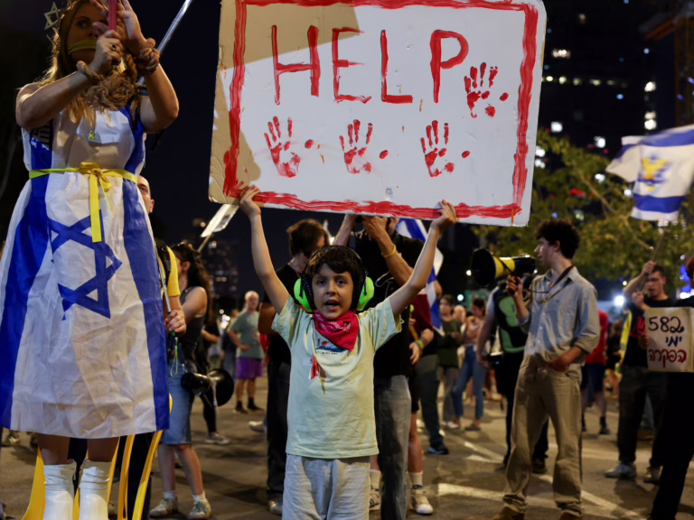 Los manifestantes israelíes en Tel Aviv exigen el final de la guerra en Gaza | Noticias de conflicto de Israel-Palestina