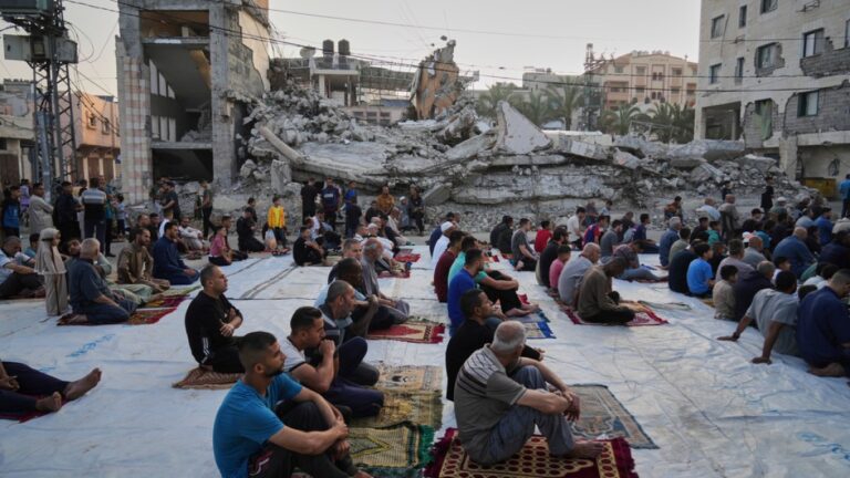 Los musulmanes de todo el mundo celebran Eid al-Adha | Noticias de la religión