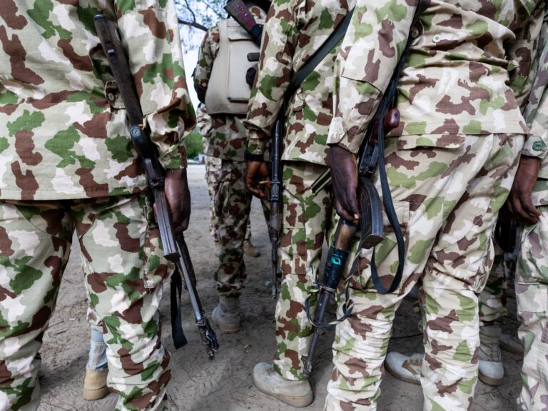 Nigeria dice que mató a 35 combatientes en ataques aéreos cerca de la frontera con Camerún | Noticias de conflicto