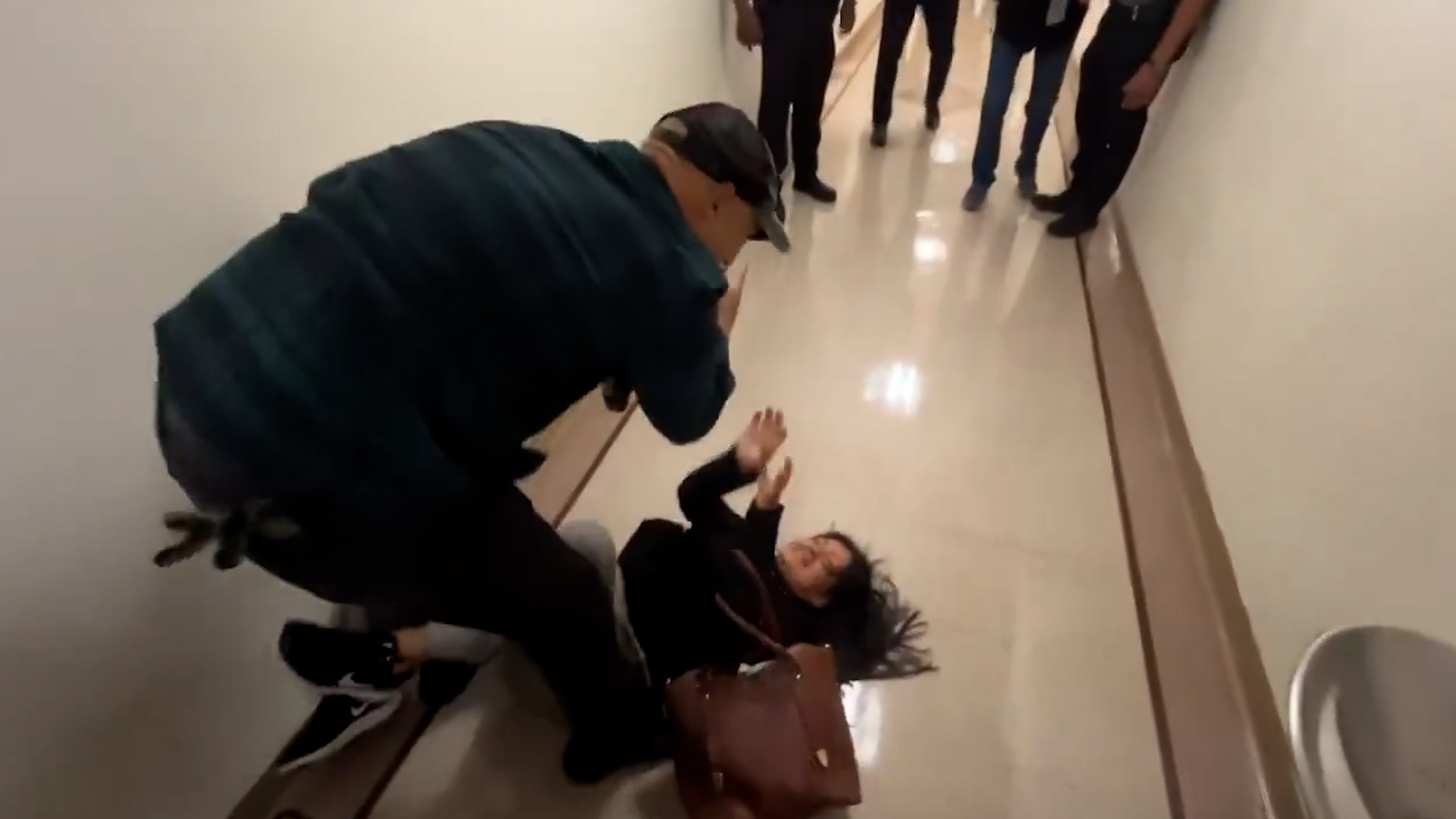 ICE officer slams woman to the ground at immigration court | Newsfeed