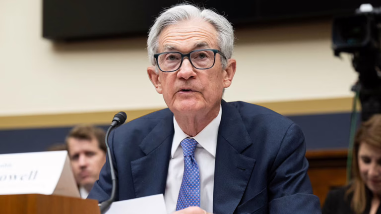Powell confirma que la Fed habría cortado ahora si no fuera por las tarifas