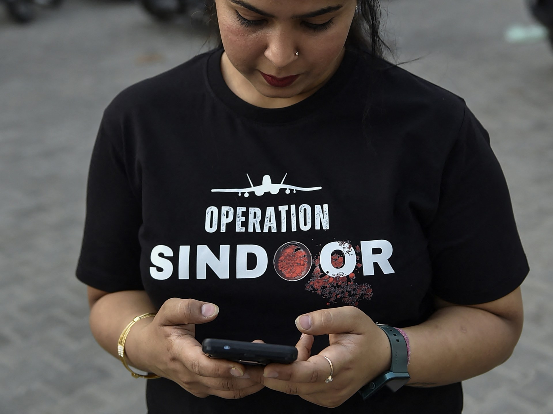Profesor indio atascado por el puesto de redes sociales en operación militar | Noticias de tensiones de India-Pakistán