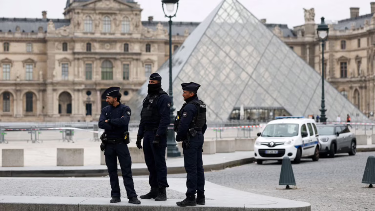 What we know about robbery at Louvre Museum in Paris | Crime