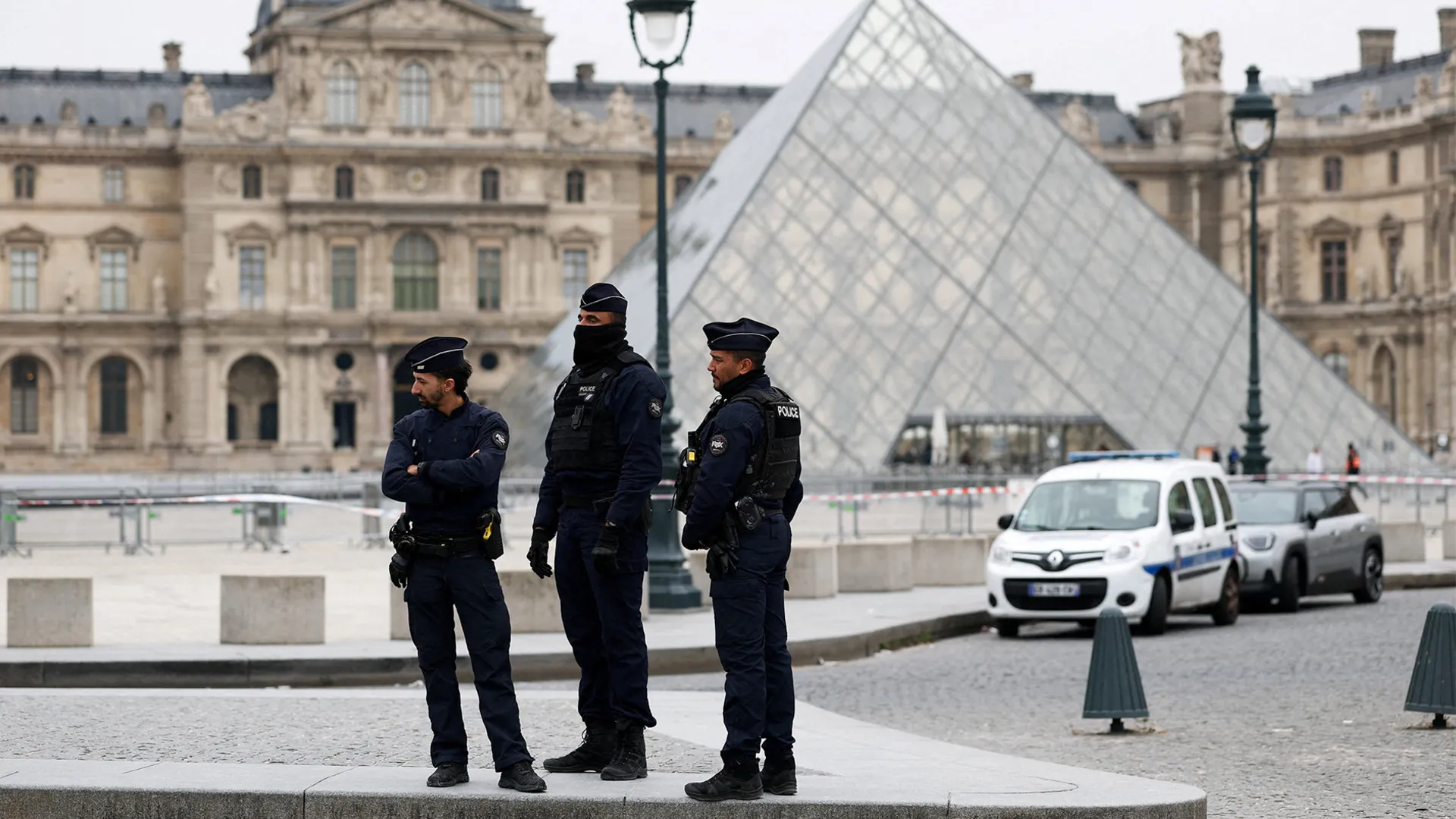 What we know about robbery at Louvre Museum in Paris | Crime
