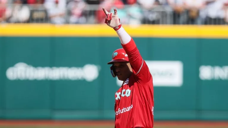 Robinson Canó y Trevor Bauer llevan a Diablos Rojos a la victoria sobre Yankees