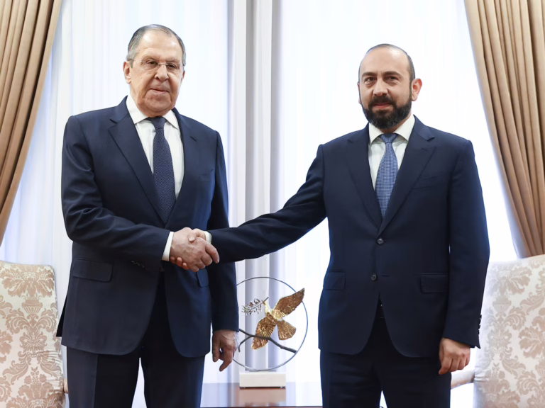 Rusia culpa a la Guerra de Ucrania, Europa por posponer el suministro de armas para combinar Armenia | Noticias de la guerra rusa-Ucrania