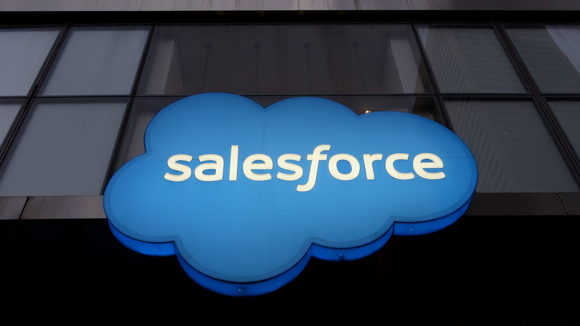 Salesforce abrirá un nuevo centro de inteligencia artificial en Londres para impulsar la inversión en el Reino Unido