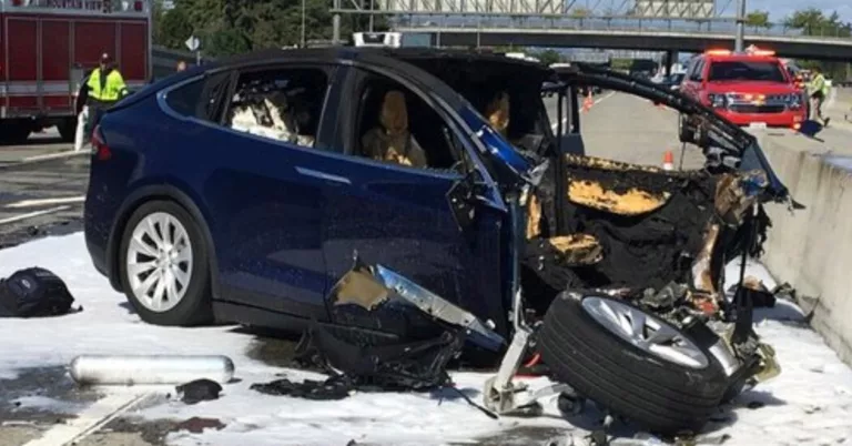 Tesla resuelve demanda por accidente fatal que involucró al piloto automático