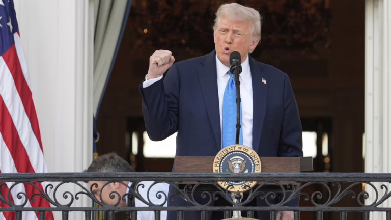 Trump anuncia la prohibición de viajes y restricciones en 19 países