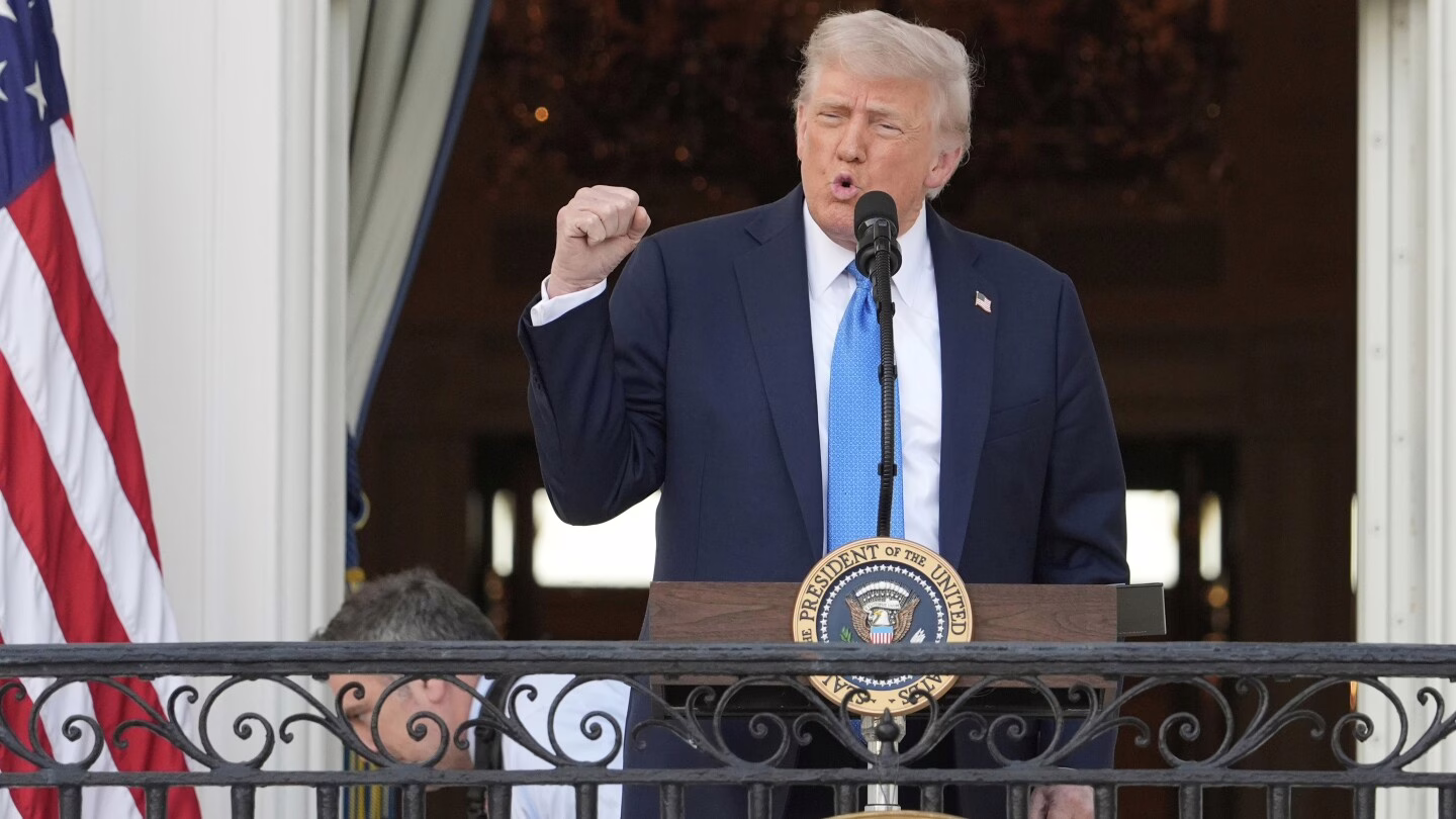 Trump anuncia la prohibición de viajes y restricciones en 19 países