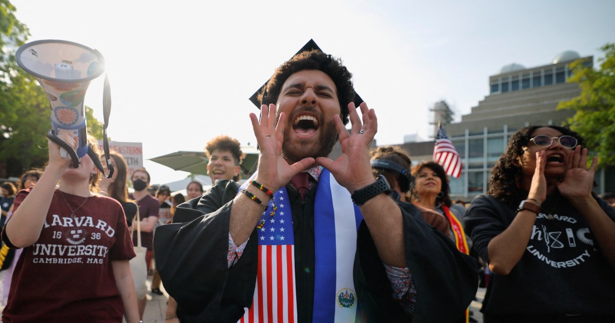 Trump dice que Harvard debería limitar la inscripción en el extranjero, proporcionar una lista de estudiantes | Noticias de Donald Trump