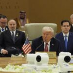 Trump le dice a los líderes del Golfo que Irán debería detener el apoyo de los grupos de poder como parte de cualquier acuerdo nuclear