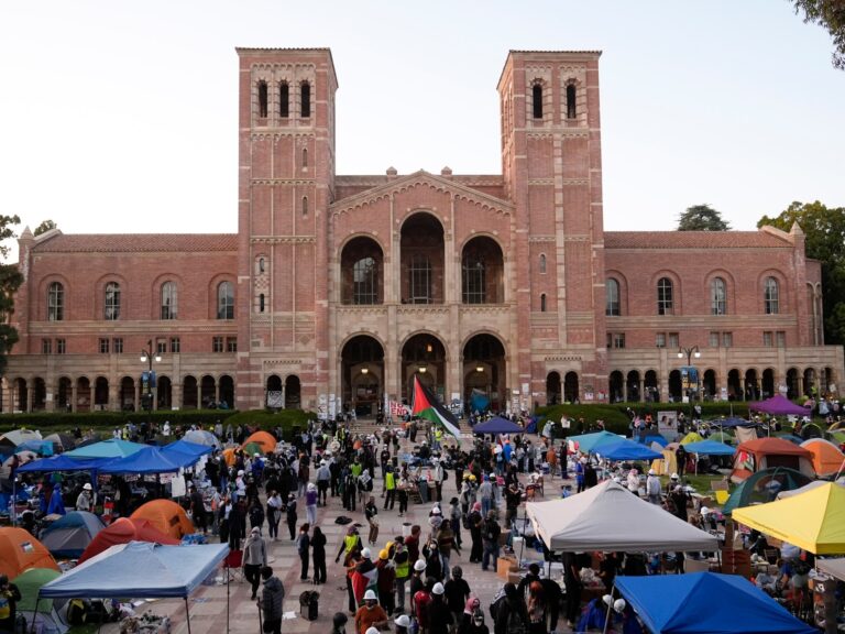 Trump ofrece un acuerdo de $ 1 mil millones en la UCLA en medio de un punto muerto pro palestínico. Noticias de Donald Trump