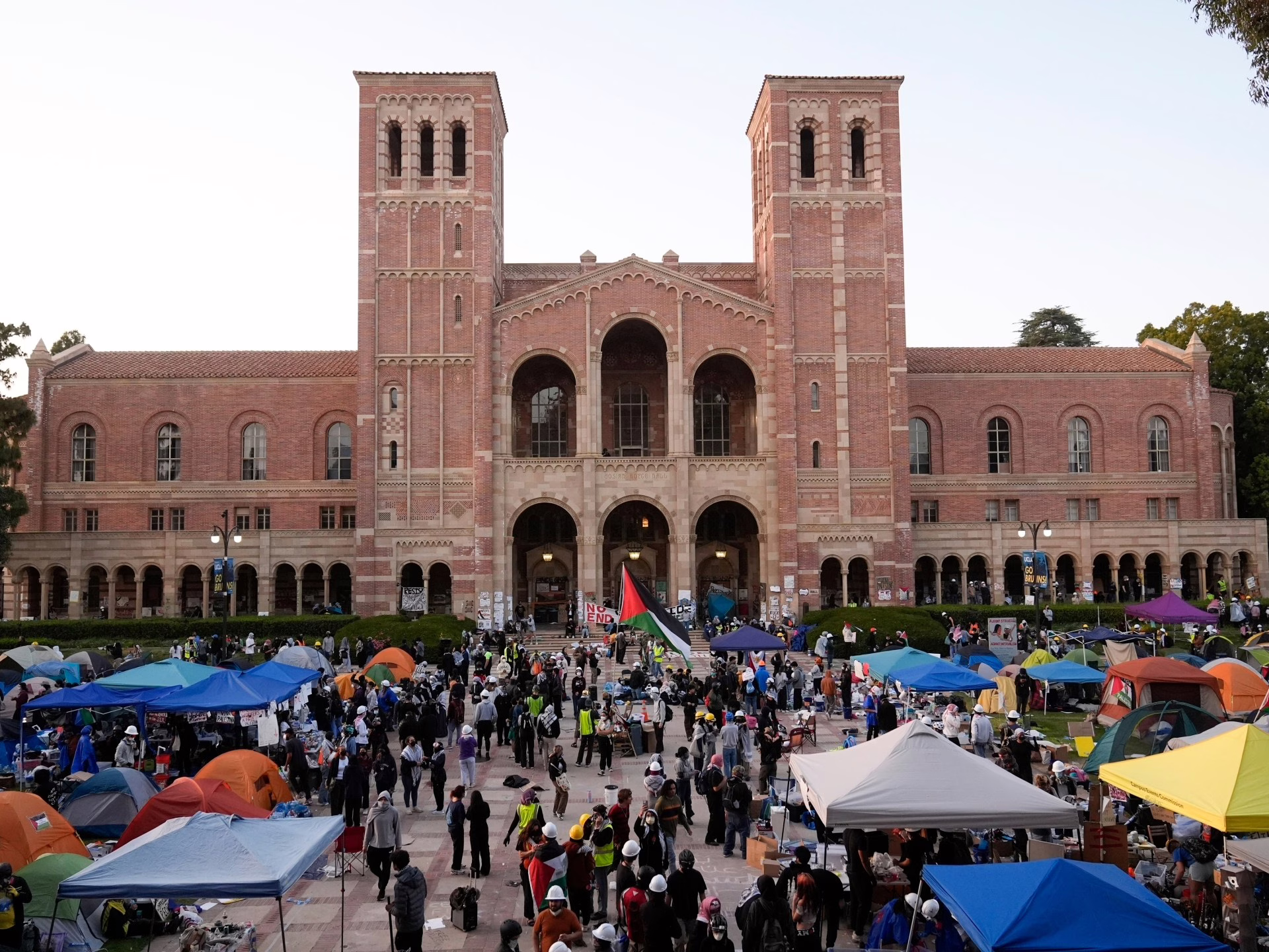 Trump ofrece un acuerdo de $ 1 mil millones en la UCLA en medio de un punto muerto pro palestínico. Noticias de Donald Trump
