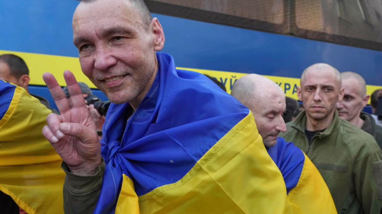 Ucrania, Rusia intercambia cientos de soldados, civiles a cambio de prisioneros | Noticias de la guerra rusa-Ucrania