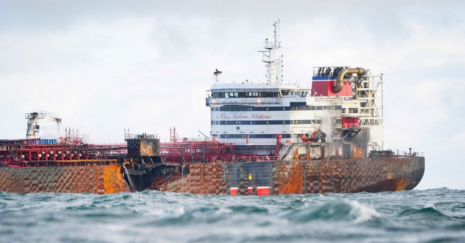 Una colisión de barcos -Tanker amenaza una de las costas más importantes del Reino Unido