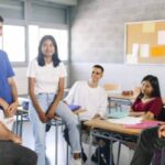 Una sola clase de secundaria puede aumentar la riqueza de un adolescente en $ 100,000, pero la mayoría de los niños no están tomando