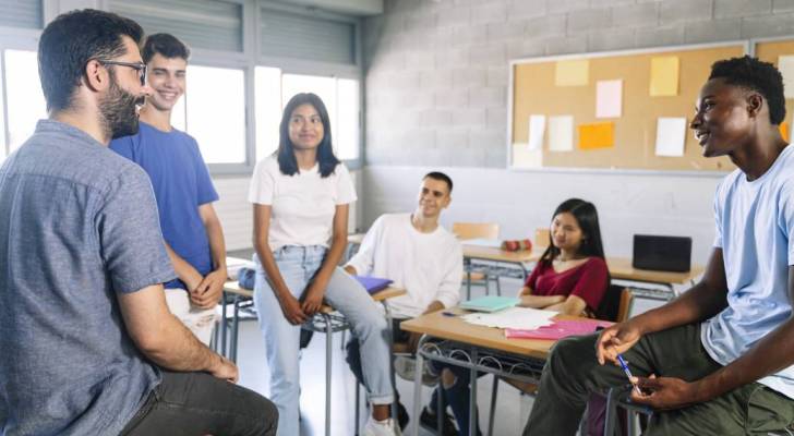 Una sola clase de secundaria puede aumentar la riqueza de un adolescente en $ 100,000, pero la mayoría de los niños no están tomando
