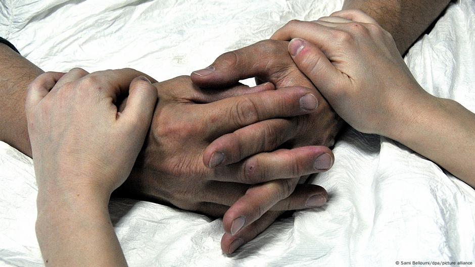 Uruguay passes law legalizing euthanasia – DW – 10/16/2025