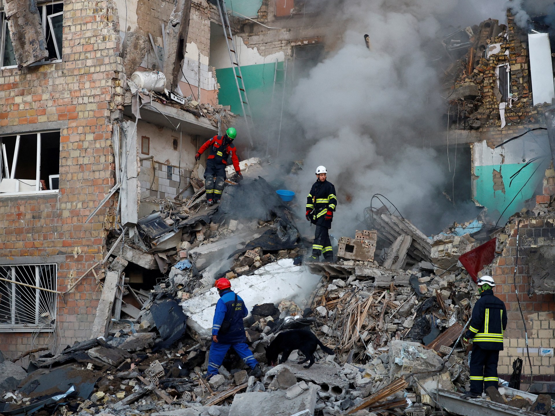 Varios muertos, docenas heridas en el ataque ruso contra la capital ucraniana | Noticias de la guerra rusa-Ucrania