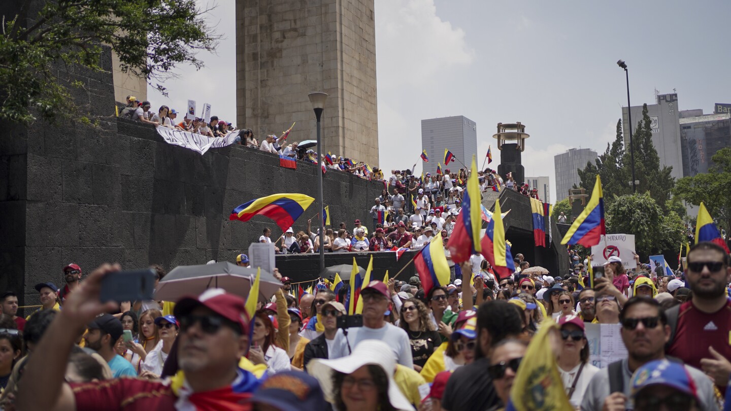 Venezolanos en Caracas y en todo el mundo se manifiestan para defender el reclamo de victoria de la oposición