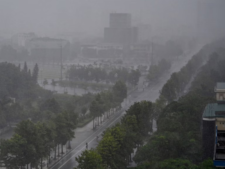 Vietnam se está preparando para evacuar medio millón de personas por delante del tifón Kajiki | Noticias de crisis climática