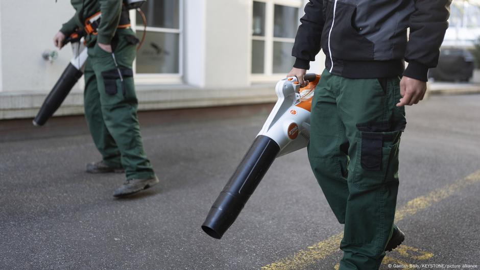 Zurich vote to restrict leaf blowers in pollution row – DW – 09/28/2025